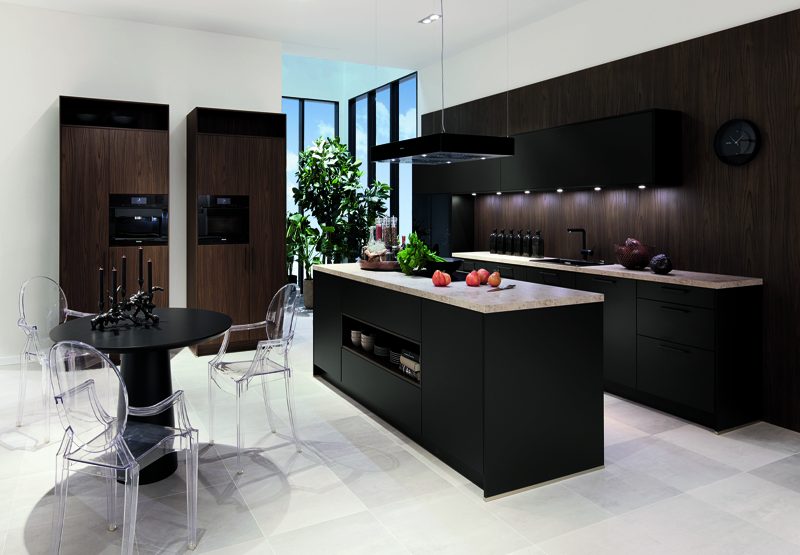 Pronorm Proline kitchen in Sherwood Oak Dark Brown and Havanna Black hi ...