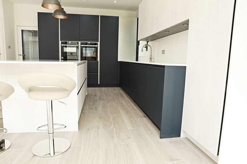 Pronorm Y-line Handless in Midnight Blue & Oxide concrete with Cimstone Cortina 20mm worktop.