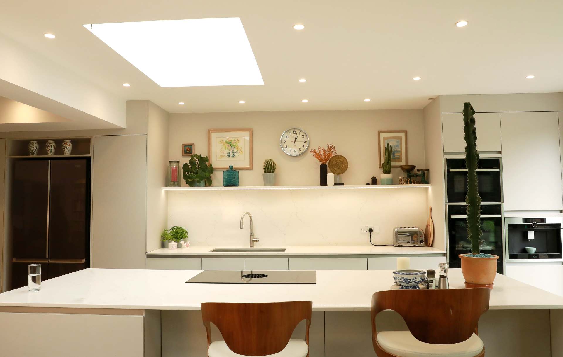 German Handleless Light Greey Contemporary Kitchen